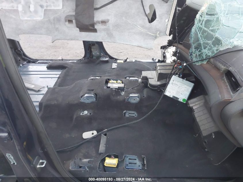 i40582859-2017-cadillac-escalade-esv_5