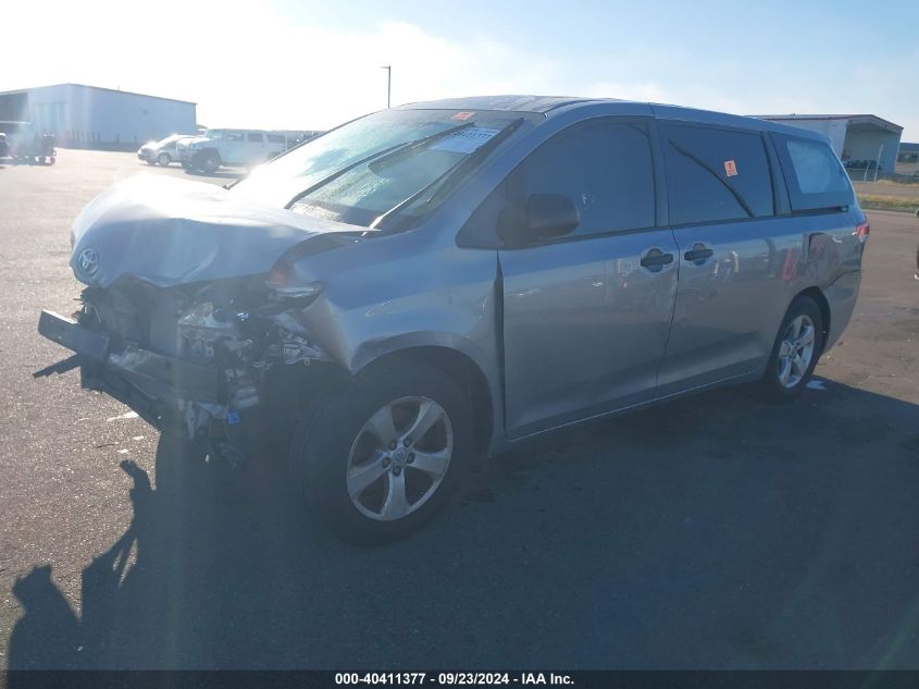 i40899980-2013-toyota-sienna_2