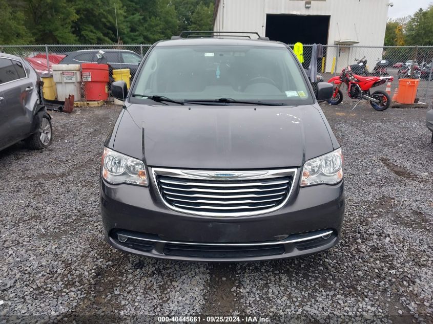 i40934323-2015-chrysler-town-country_12