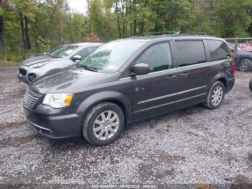 i40934323-2015-chrysler-town-country_2