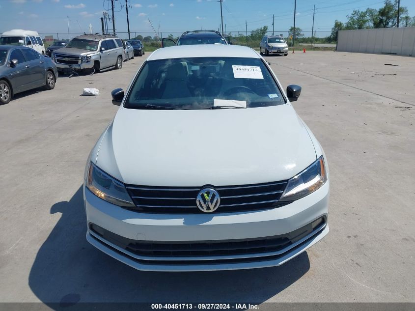 i40940375-2015-volkswagen-jetta_11