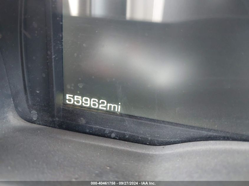i40950444-2015-cadillac-escalade-esv_16