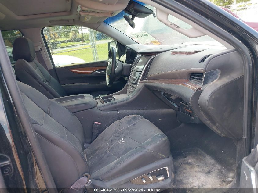 i40950444-2015-cadillac-escalade-esv_5
