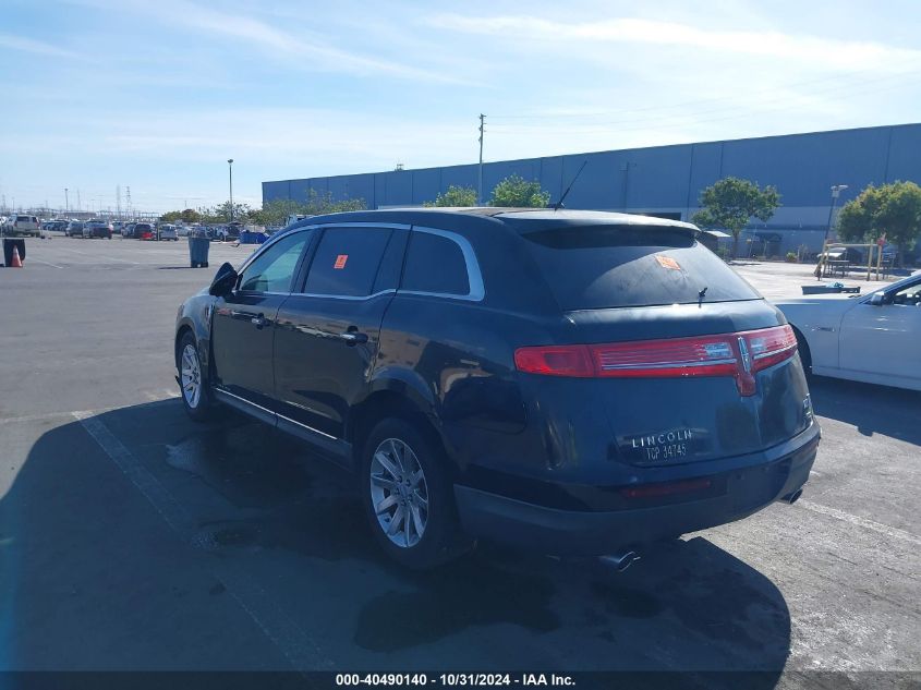 i40978841-2013-lincoln-mkt_3