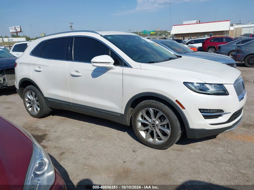 i41045159-2019-lincoln-mkc_13