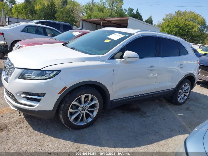 i41045159-2019-lincoln-mkc_14