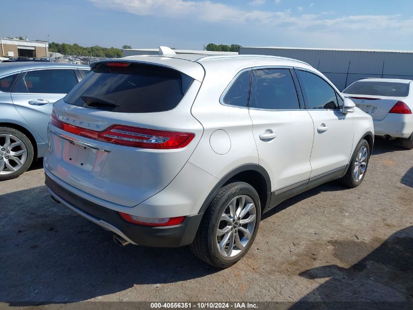 i41045159-2019-lincoln-mkc_4