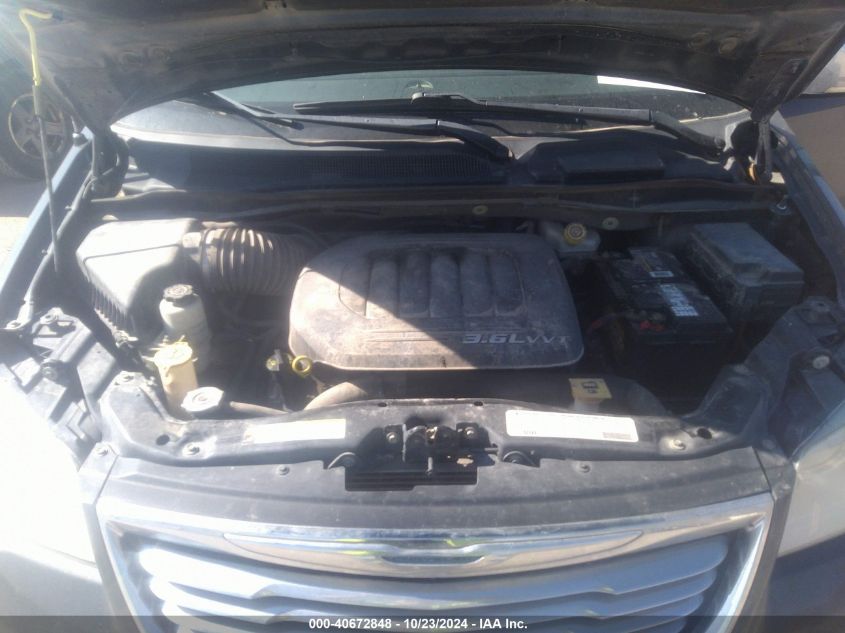 i41162133-2012-chrysler-town-country_10