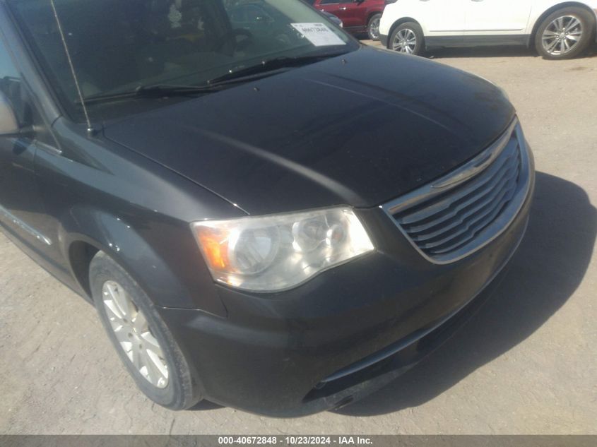 i41162133-2012-chrysler-town-country_6