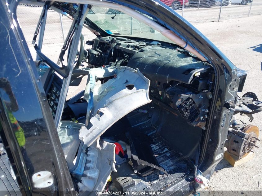 i41223637-2015-cadillac-escalade-esv_5