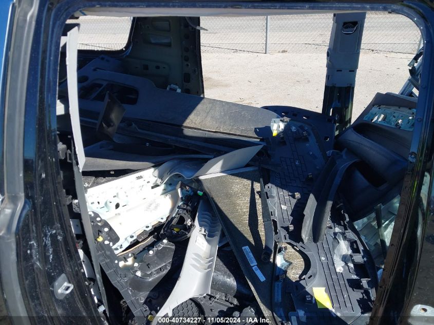 i41223637-2015-cadillac-escalade-esv_8