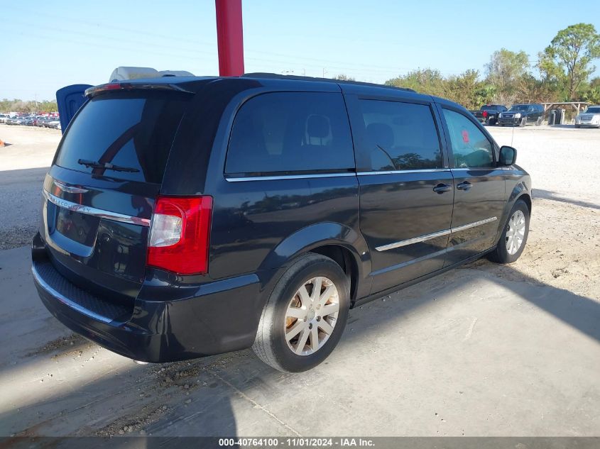 i41253577-2014-chrysler-town-country_4