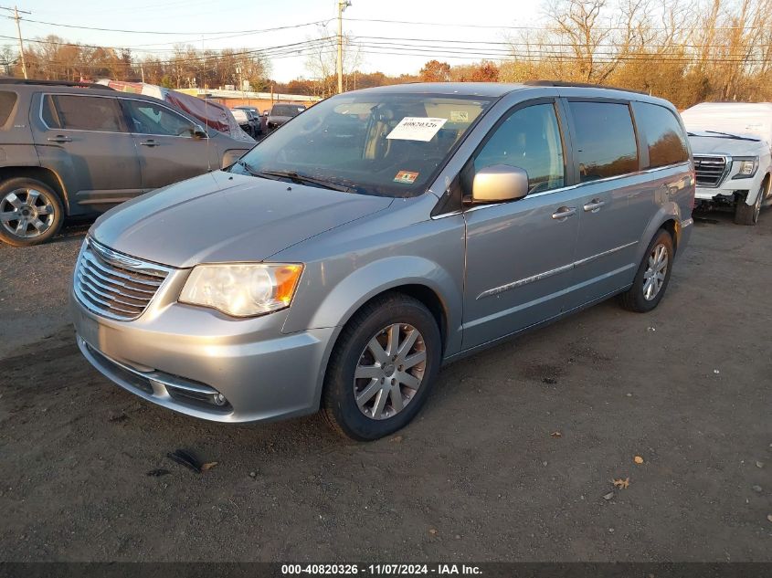 i41309903-2013-chrysler-town-country_2