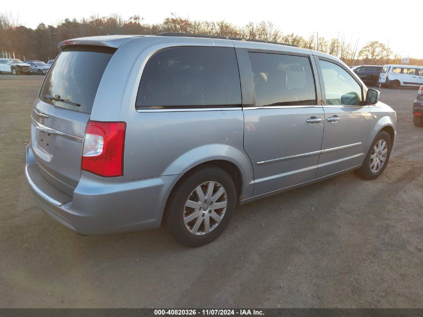 i41309903-2013-chrysler-town-country_4