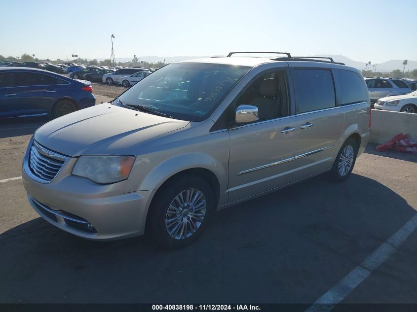 i41327813-2013-chrysler-town-country_2