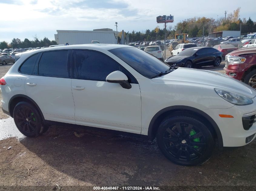 i41338082-2015-porsche-cayenne_13