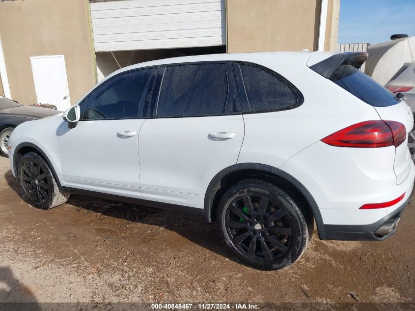 i41338082-2015-porsche-cayenne_14