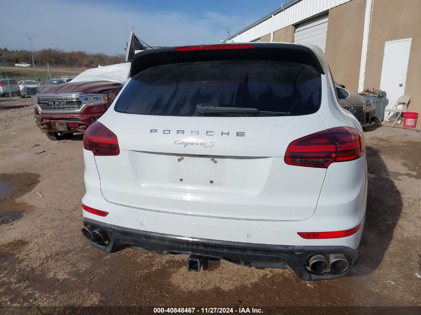 i41338082-2015-porsche-cayenne_16