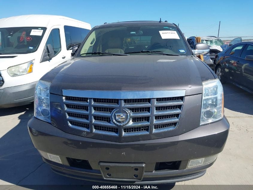 i41345091-2011-cadillac-escalade-esv_12