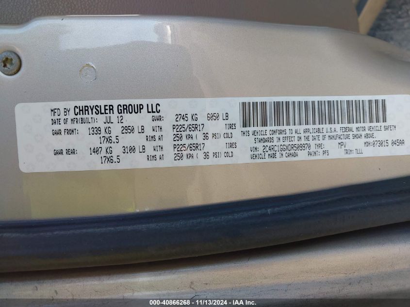 i41355908-2013-chrysler-town-country_9