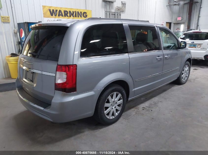 i41365348-2015-chrysler-town-country_4