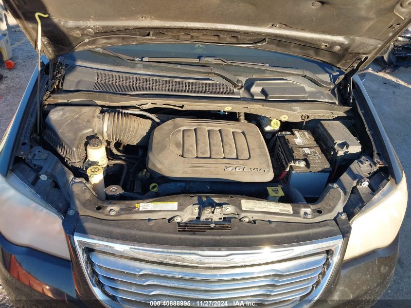 i41378687-2012-chrysler-town-country_10