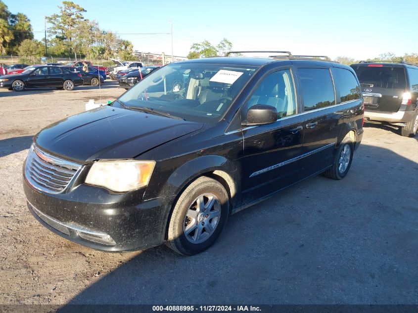 i41378687-2012-chrysler-town-country_2