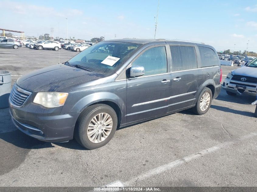 i41378992-2013-chrysler-town-country_2