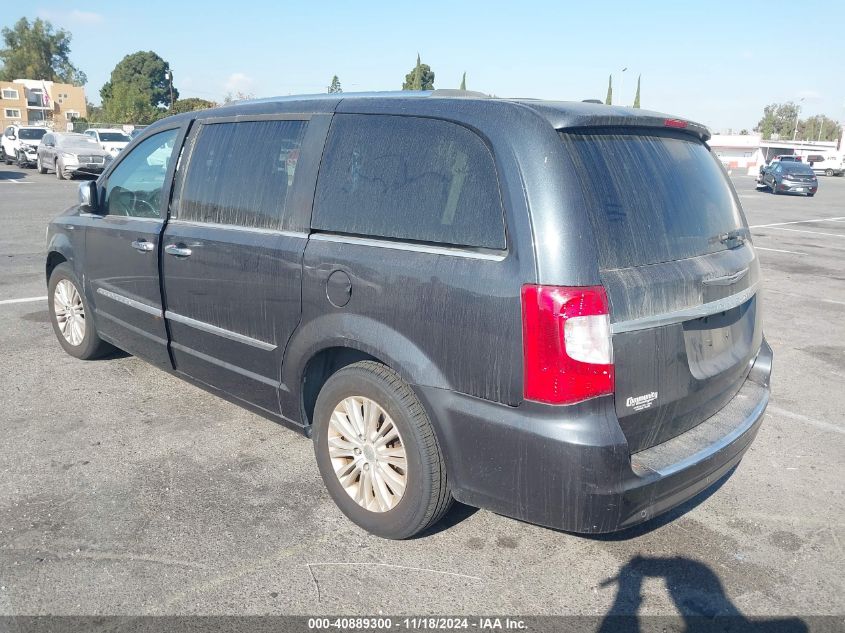 i41378992-2013-chrysler-town-country_3