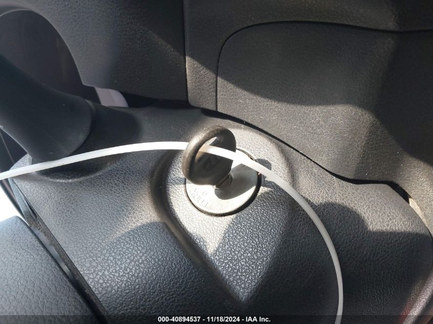 i41384229-2015-nissan-versa_11