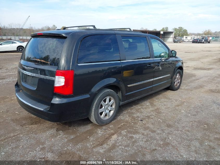 i41386461-2012-chrysler-town-country_4