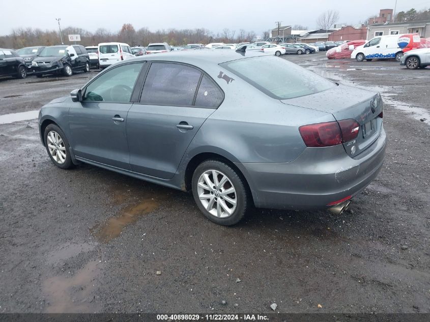 i41387721-2011-volkswagen-jetta_3