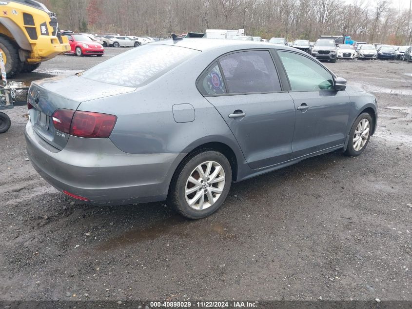 i41387721-2011-volkswagen-jetta_4