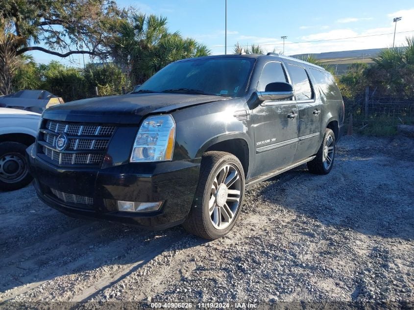 i41395718-2014-cadillac-escalade-esv_2