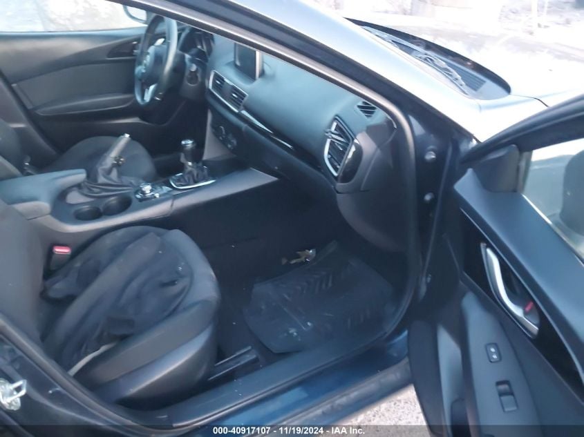i41406813-2015-mazda-mazda3_5
