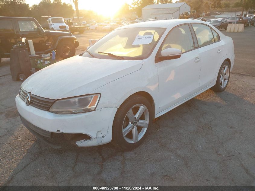 i41413504-2011-volkswagen-jetta_2