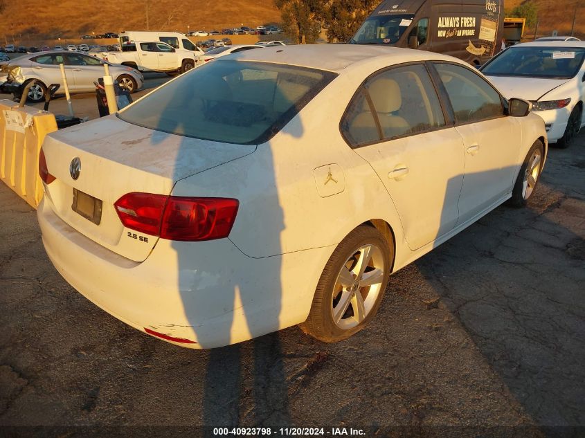 i41413504-2011-volkswagen-jetta_4