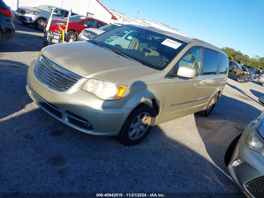 i41431793-2011-chrysler-town-country_2