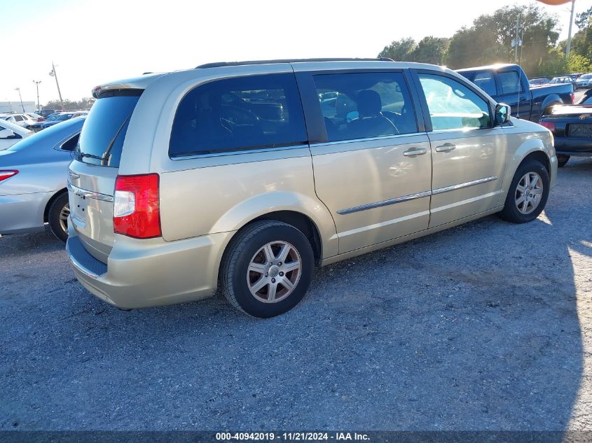 i41431793-2011-chrysler-town-country_4