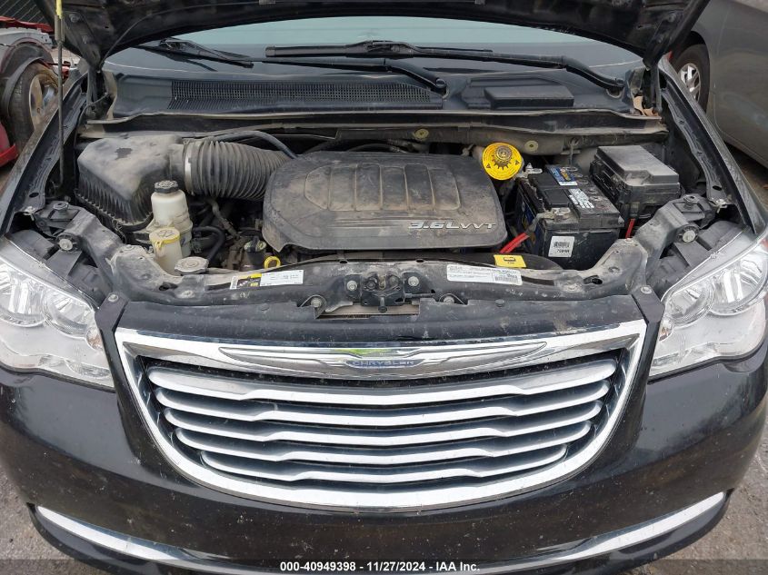 i41439195-2016-chrysler-town-country_10