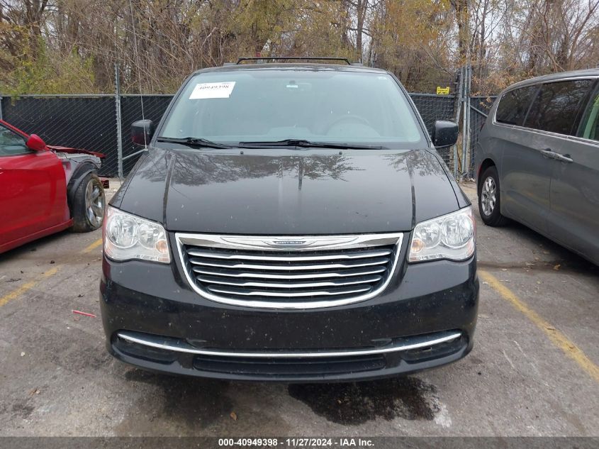 i41439195-2016-chrysler-town-country_12