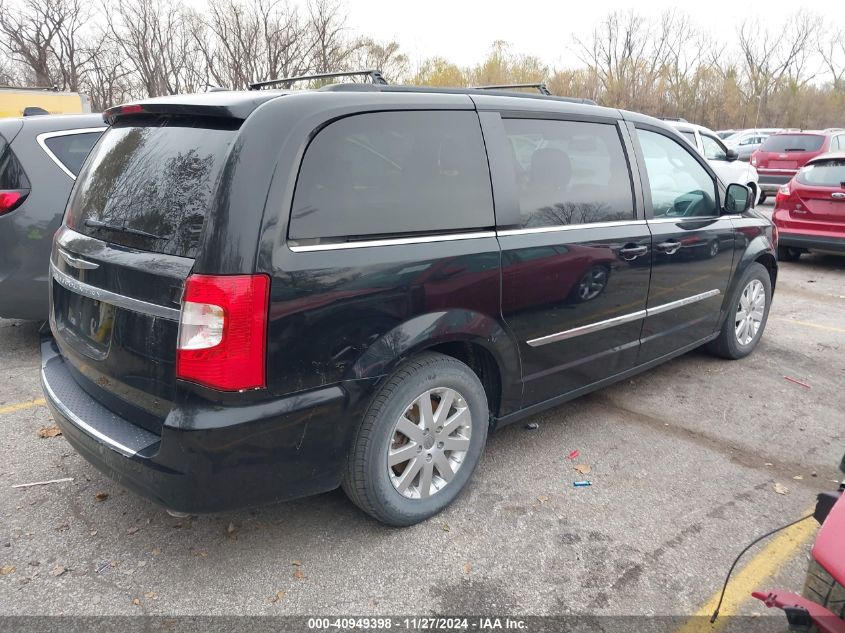 i41439195-2016-chrysler-town-country_4