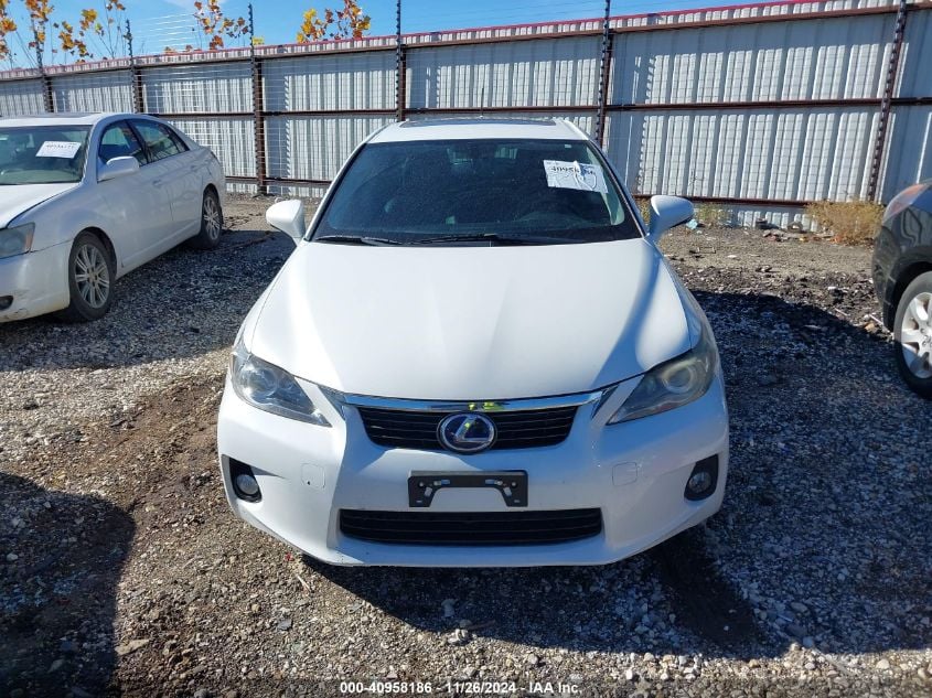 i41447982-2013-lexus-ct-200h_12