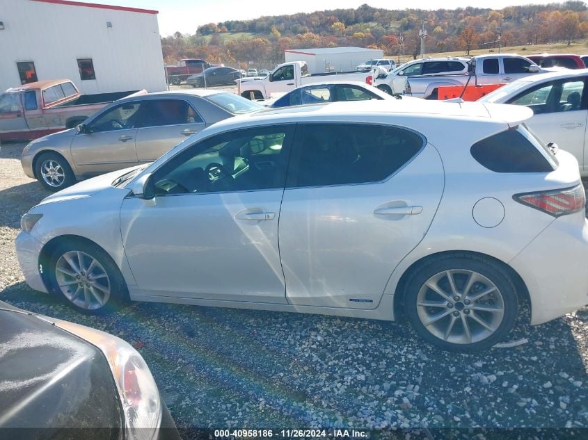 i41447982-2013-lexus-ct-200h_14