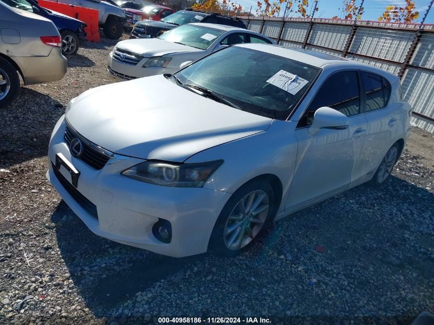 i41447982-2013-lexus-ct-200h_2