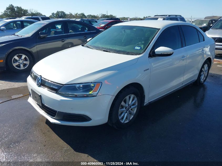 i41449885-2013-volkswagen-jetta-hybrid_2