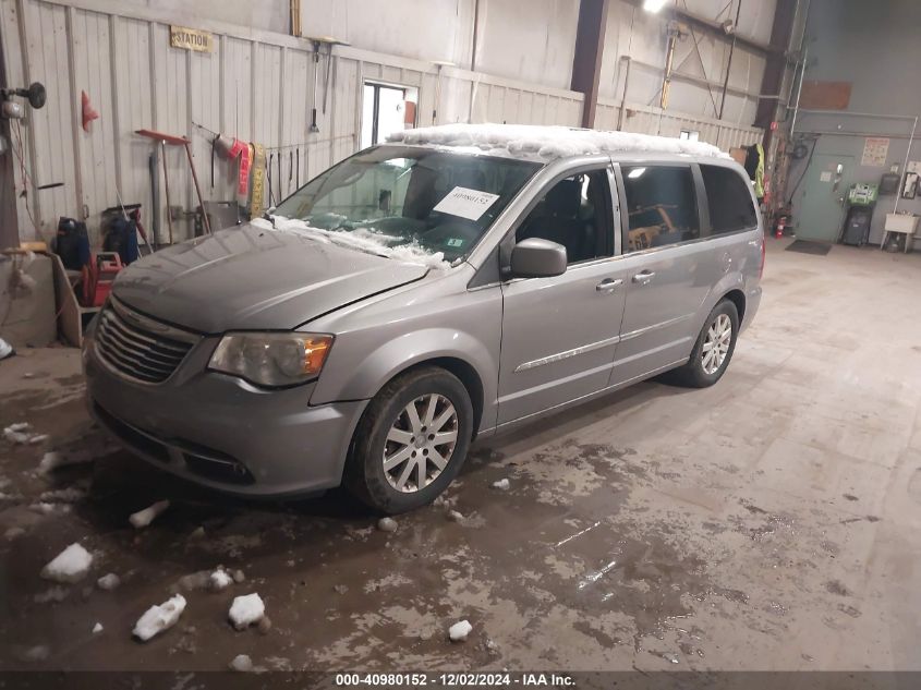 i41469968-2013-chrysler-town-country_2