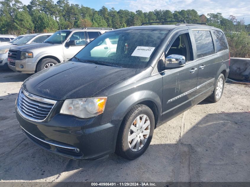 i41476334-2012-chrysler-town-country_2