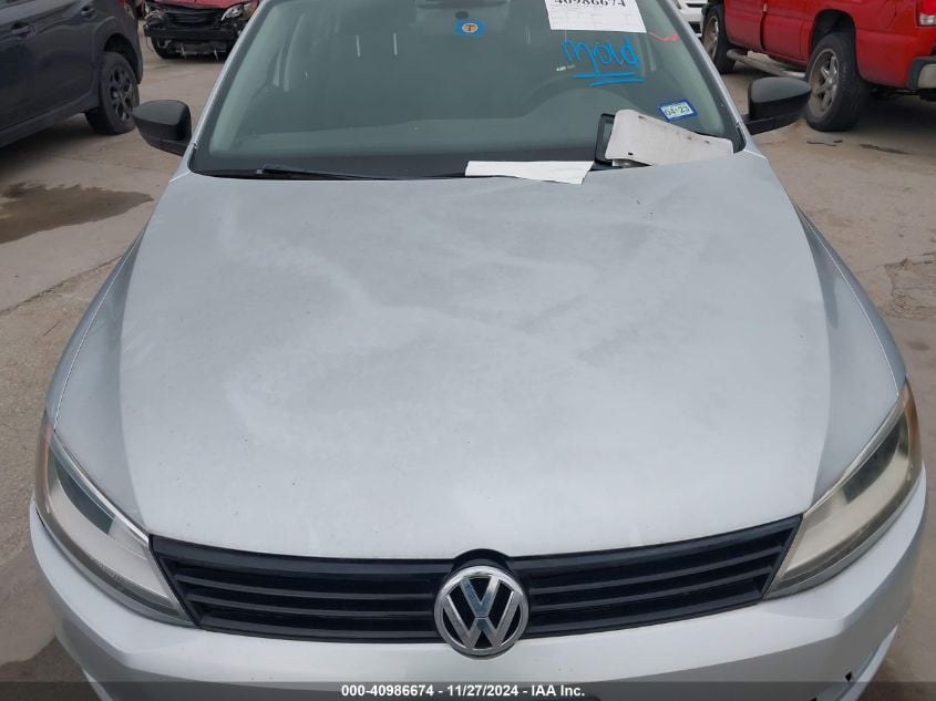 i41476517-2011-volkswagen-jetta_10