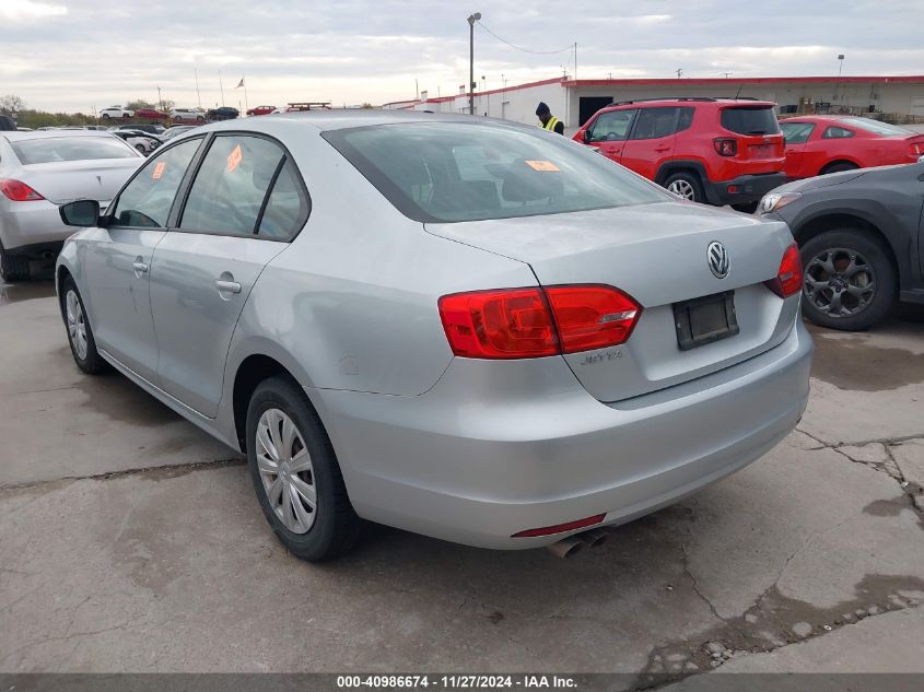 i41476517-2011-volkswagen-jetta_3